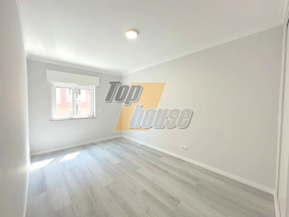 Apartamento T2 para Venda em Corroios Foto 14