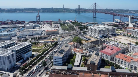 Loja para Arrendamento em Alcantara