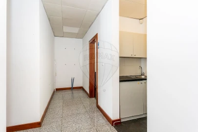 Loja para Arrendamento em Alcantara