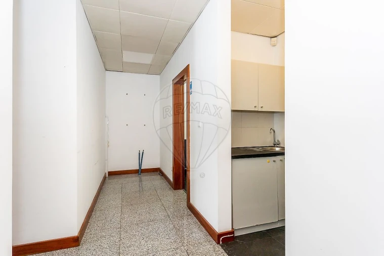 Loja para Arrendamento em Alcantara Foto 29