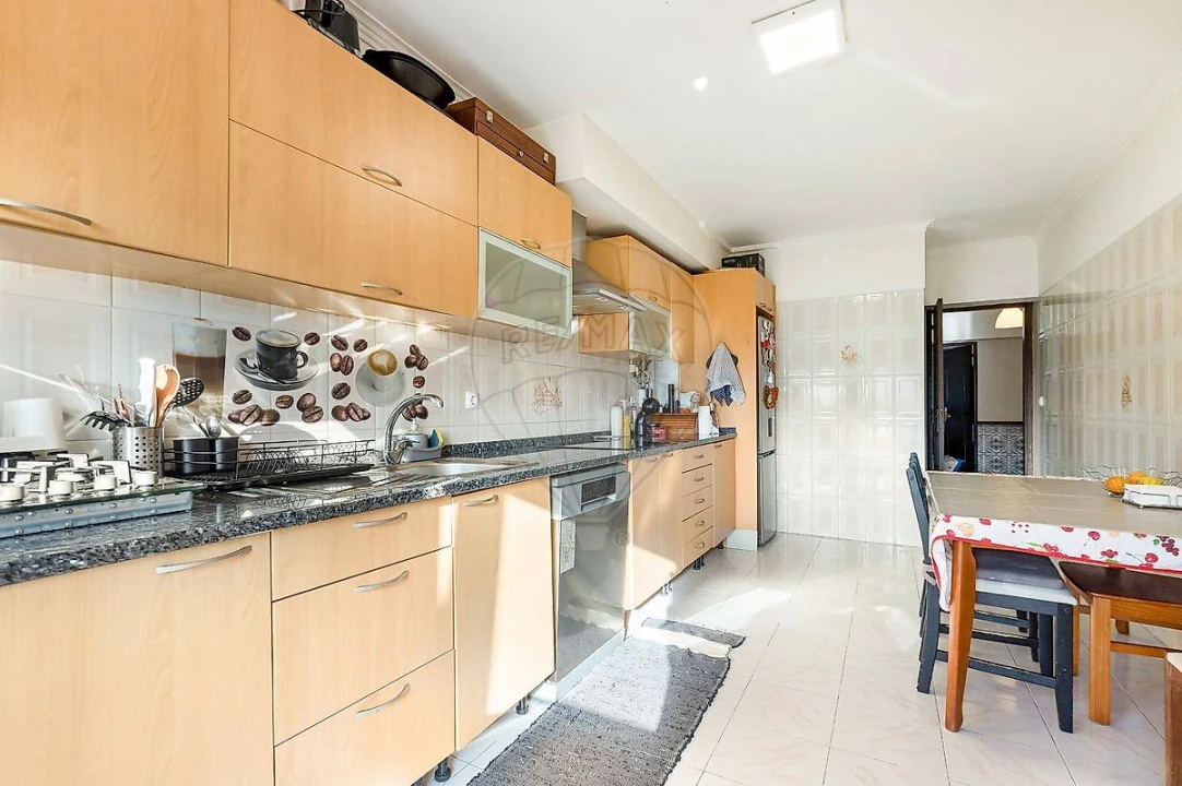 Apartamento T3 para Venda em Pontinha e Famões Foto 8