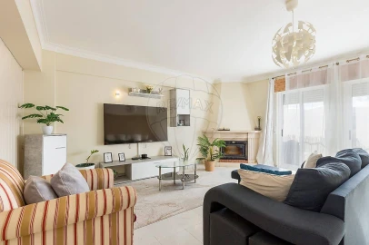 Apartamento T3 para Venda em Pontinha e Famões