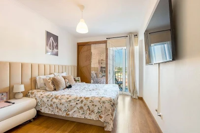 Apartamento T3 para Venda em Pontinha e Famões