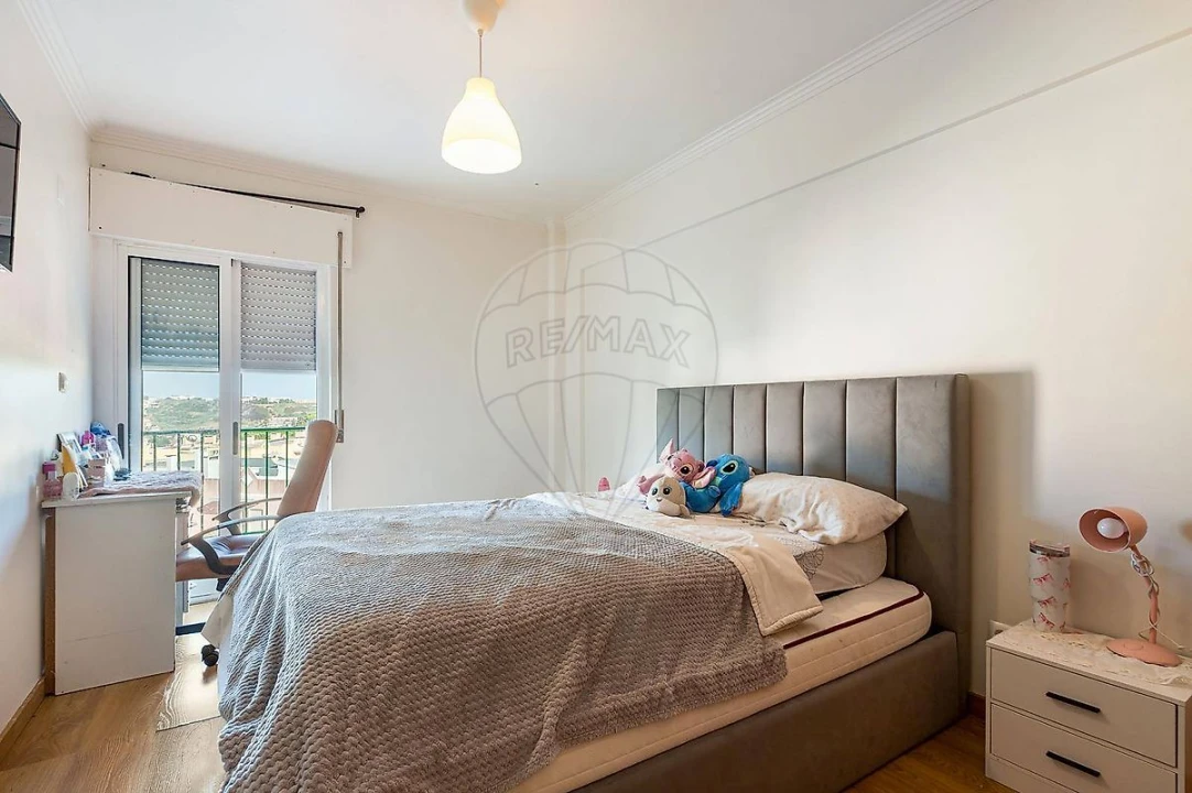 Apartamento T3 para Venda em Pontinha e Famões Foto 1