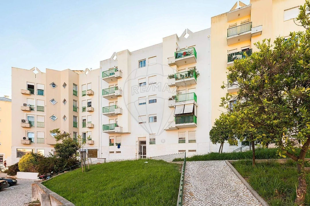 Apartamento T3 para Venda em Pontinha e Famões Foto 5