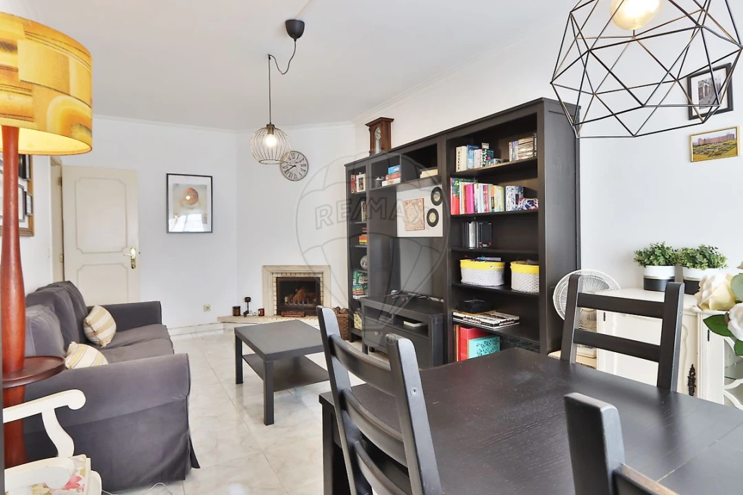 Apartamento T2 para Venda em Cacém e São Marcos Foto 1