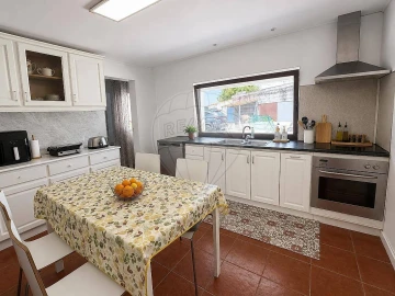 Moradia T4 para Venda em Romeira e Várzea