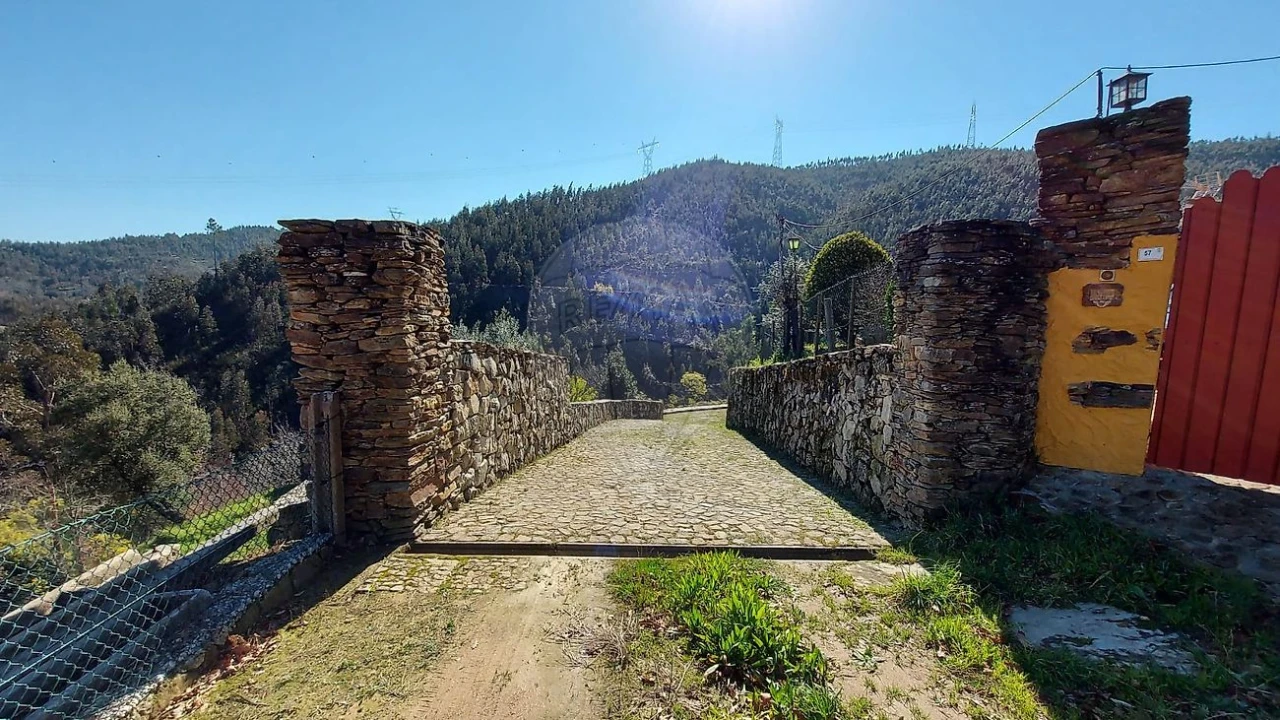 Quinta T
           para Venda em Fermedo Foto 8