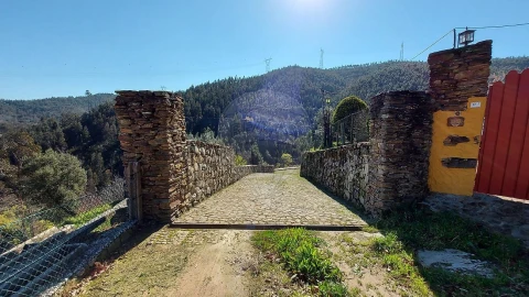 Quinta T
           para Venda em Fermedo