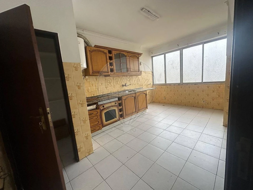 Apartamento T2 para Venda em Agualva e Mira-Sintra Foto 3
