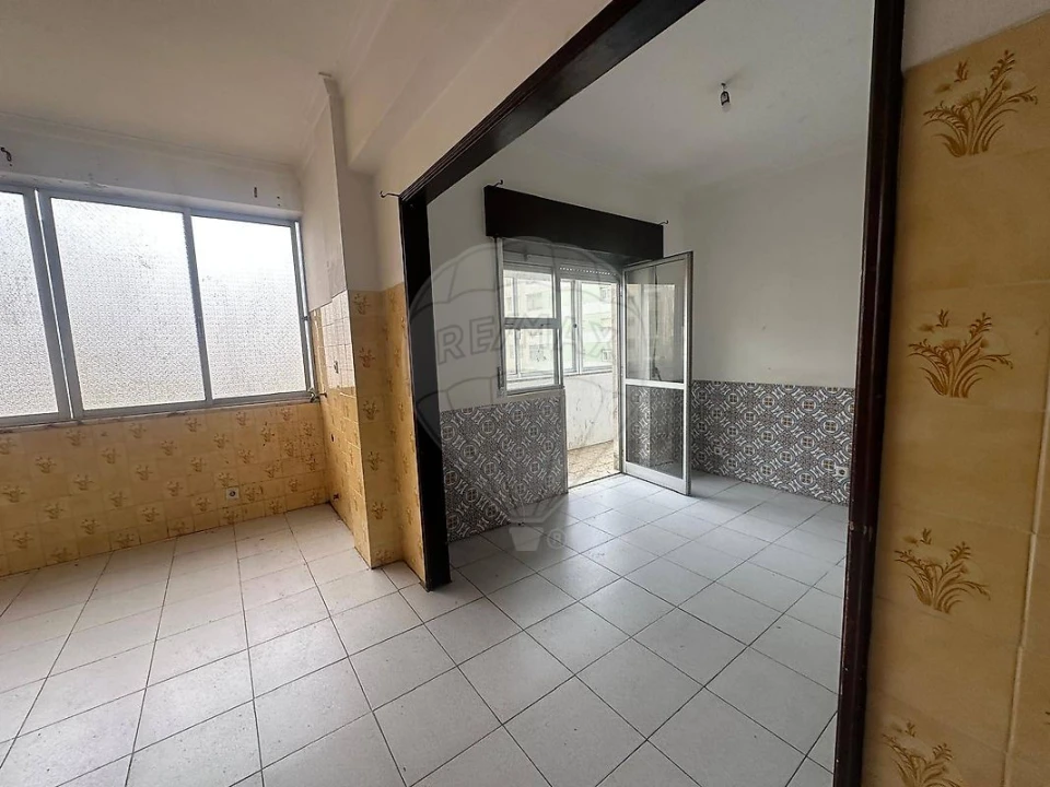 Apartamento T2 para Venda em Agualva e Mira-Sintra Foto 4