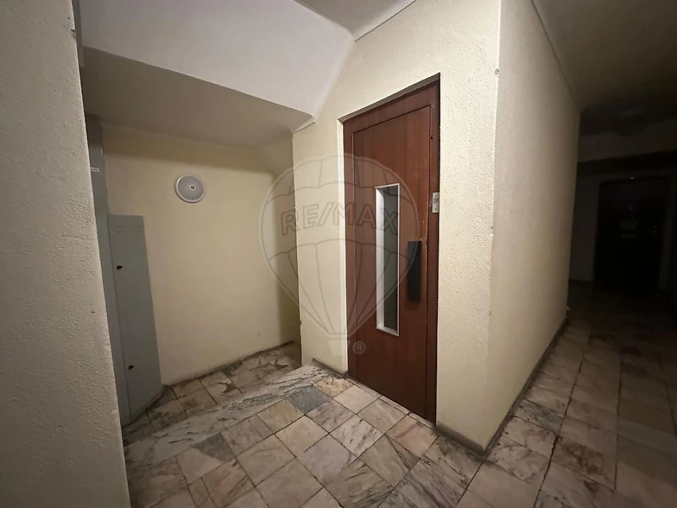 Apartamento T2 para Venda em Agualva e Mira-Sintra Foto 7