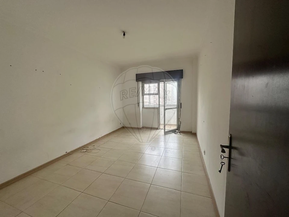 Apartamento T2 para Venda em Agualva e Mira-Sintra Foto 6