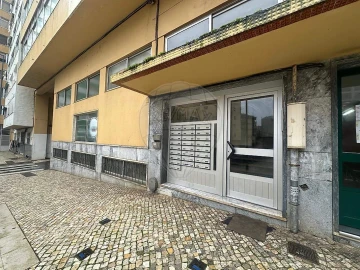 Apartamento T2 para Venda em Agualva e Mira-Sintra