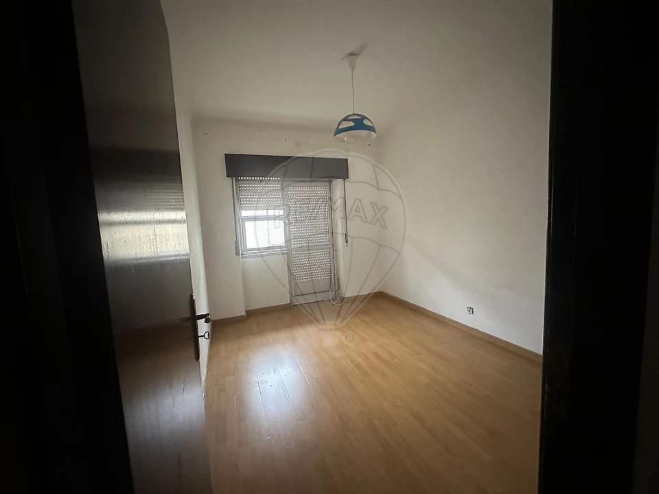 Apartamento T2 para Venda em Agualva e Mira-Sintra Foto 1