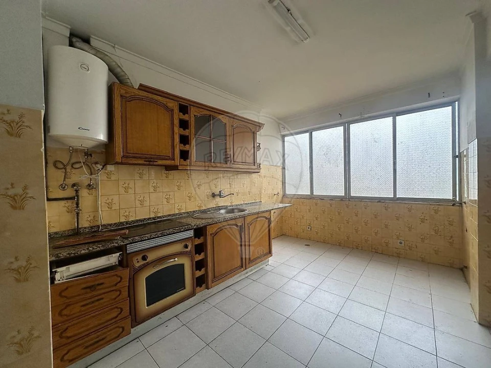 Apartamento T2 para Venda em Agualva e Mira-Sintra Foto 5