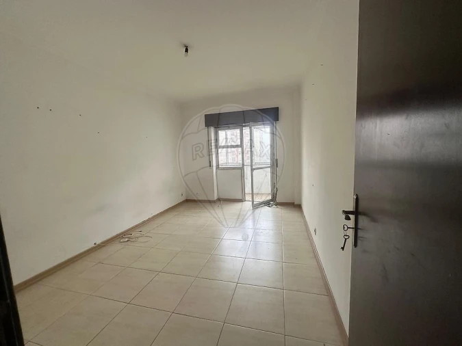 Apartamento T2 para Venda em Agualva e Mira-Sintra Foto 2