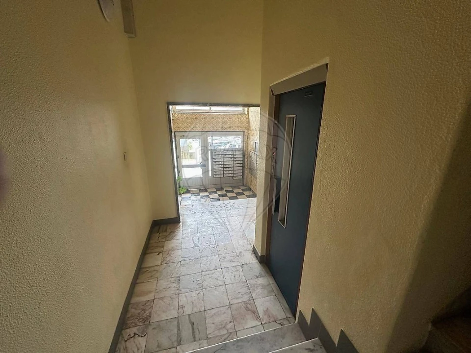 Apartamento T2 para Venda em Agualva e Mira-Sintra Foto 13