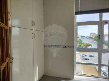 Apartamento T1 para Arrendamento em Aradas