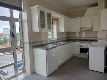 Apartamento T1 para Arrendamento em Aradas