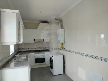 Apartamento T1 para Arrendamento em Aradas