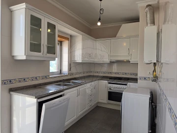 Apartamento T1 para Arrendamento em Aradas
