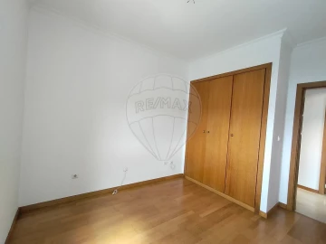 Apartamento T1 para Arrendamento em Aradas