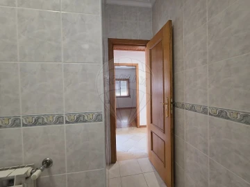 Apartamento T1 para Arrendamento em Aradas