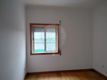 Apartamento T1 para Arrendamento em Aradas