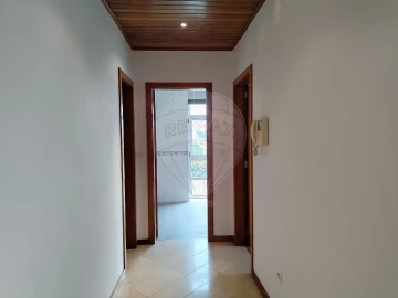 Apartamento T1 para Arrendamento em Aradas