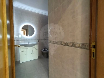 Apartamento T1 para Arrendamento em Aradas