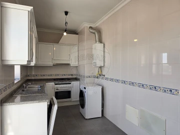 Apartamento T1 para Arrendamento em Aradas