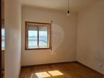 Apartamento T1 para Arrendamento em Aradas
