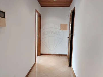 Apartamento T1 para Arrendamento em Aradas