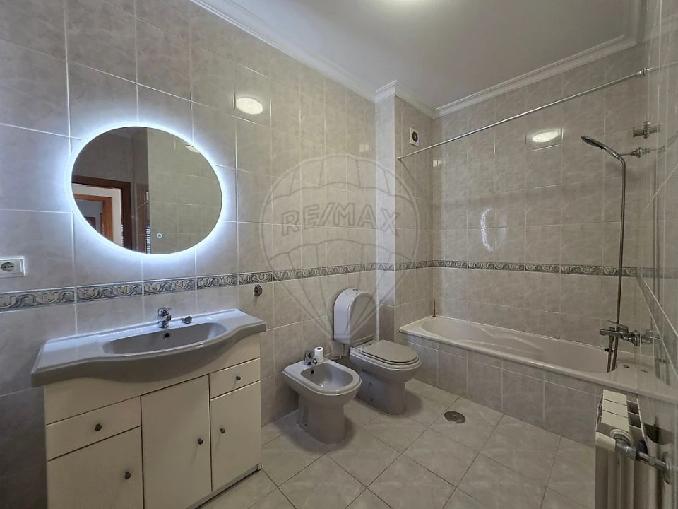Apartamento T1 para Arrendamento em Aradas Foto 24