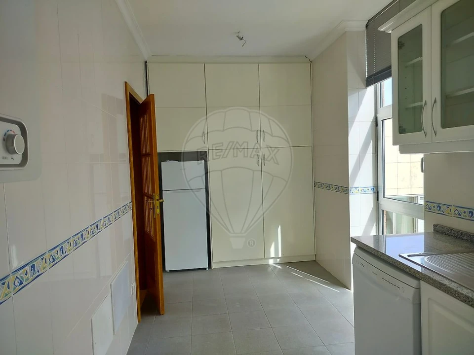 Apartamento T1 para Arrendamento em Aradas Foto 1
