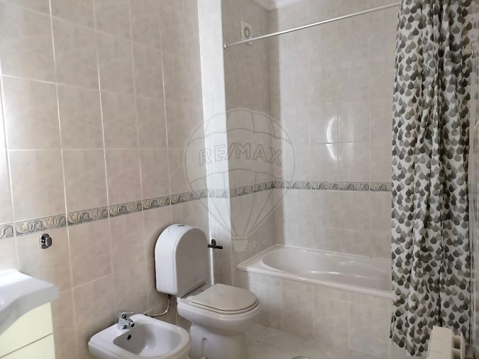 Apartamento T1 para Arrendamento em Aradas Foto 5