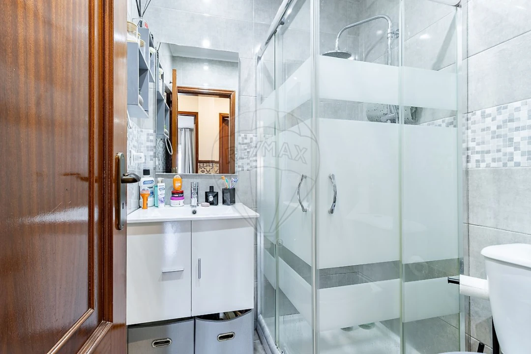 Apartamento T2 para Venda em Argoncilhe Foto 14
