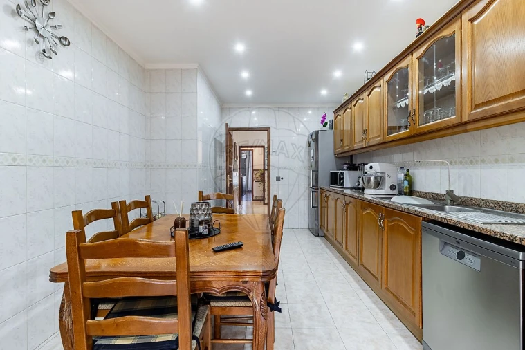 Apartamento T2 para Venda em Argoncilhe Foto 3