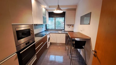 Apartamento T2 para Arrendamento em Santo Antonio dos Olivais