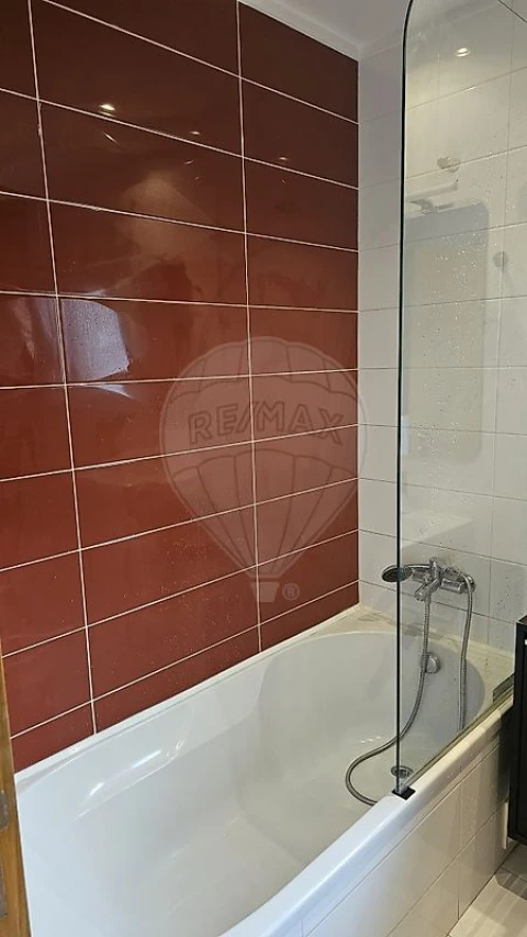 Apartamento T2 para Arrendamento em Santo Antonio dos Olivais