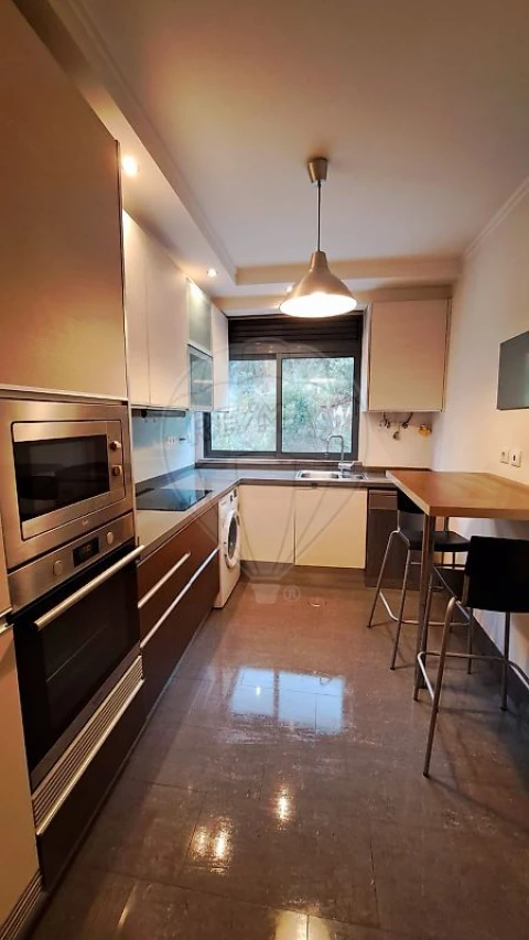 Apartamento T2 para Arrendamento em Santo Antonio dos Olivais