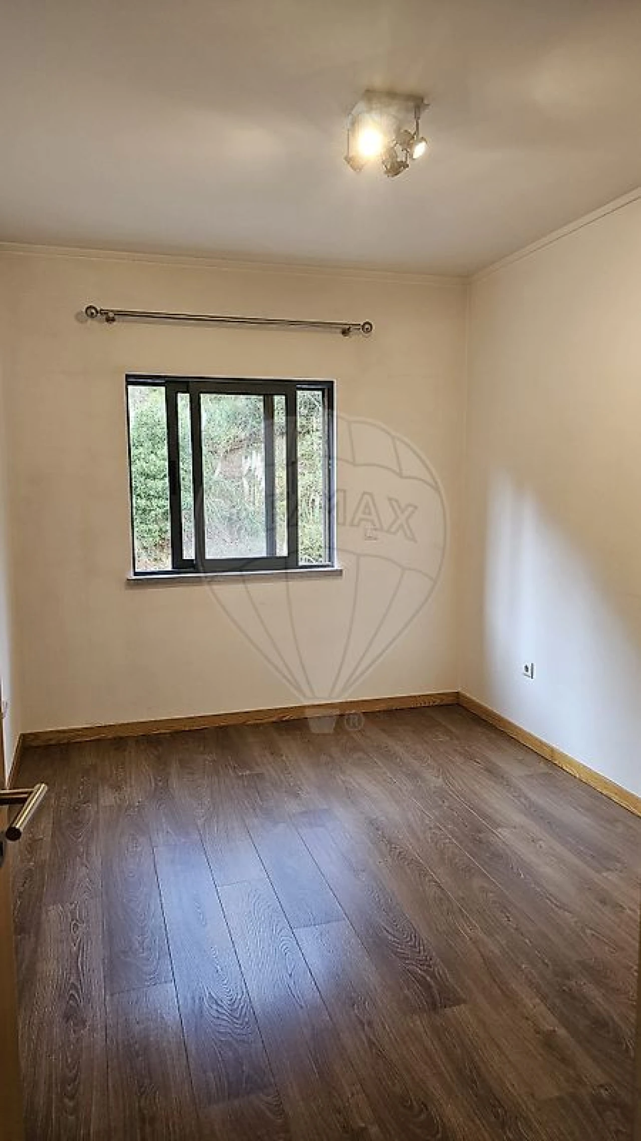 Apartamento T2 para Arrendamento em Santo Antonio dos Olivais Foto 13
