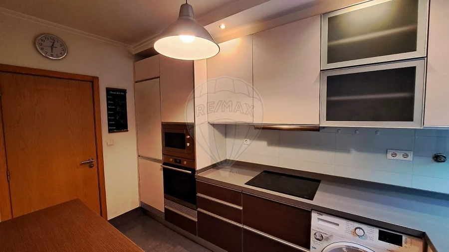 Apartamento T2 para Arrendamento em Santo Antonio dos Olivais Foto 8