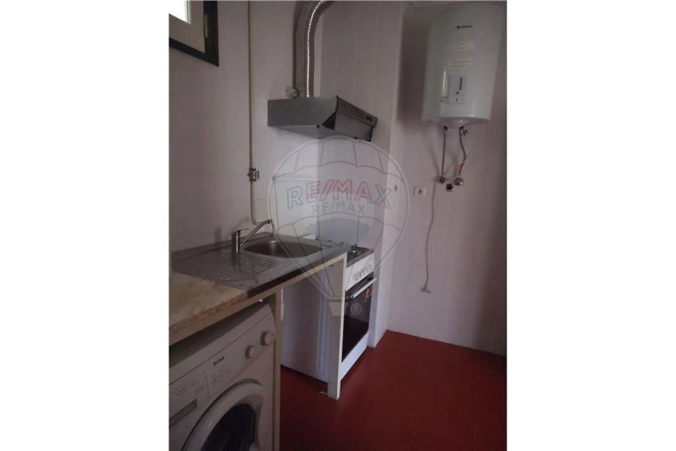 Apartamento T1 para Arrendamento em Sé Nova, Santa Cruz, Almedina e São Bartolomeu Foto 2