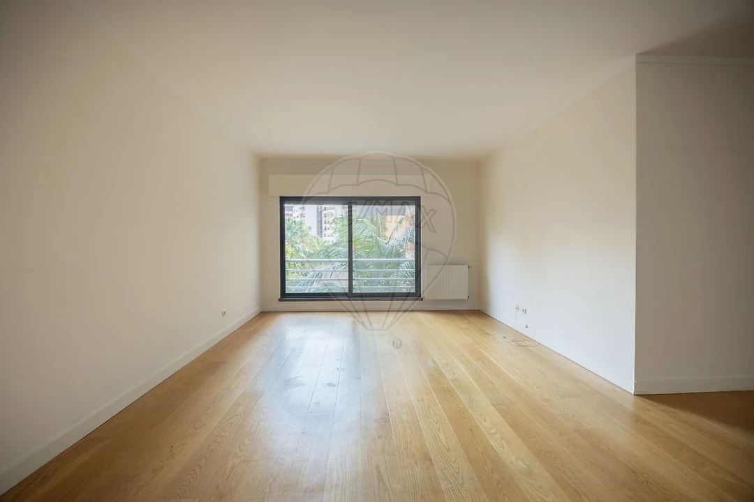 Apartamento T2 para Arrendamento em Algés, Linda-A-Velha e Cruz Quebrada-Dafundo Foto 13