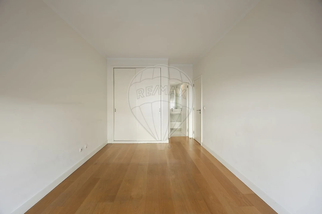 Apartamento T2 para Arrendamento em Algés, Linda-A-Velha e Cruz Quebrada-Dafundo Foto 23