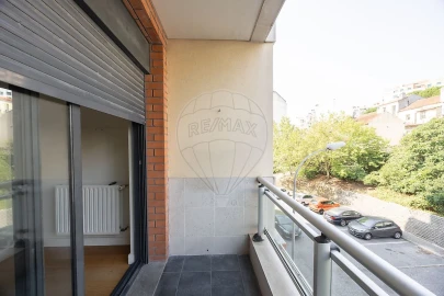 Apartamento T2 para Arrendamento em Algés, Linda-A-Velha e Cruz Quebrada-Dafundo