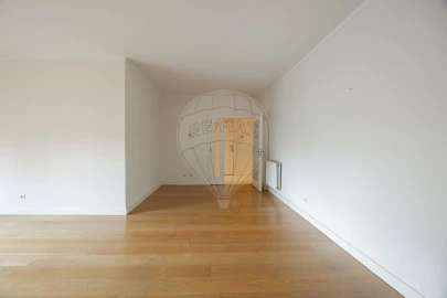 Apartamento T2 para Arrendamento em Algés, Linda-A-Velha e Cruz Quebrada-Dafundo