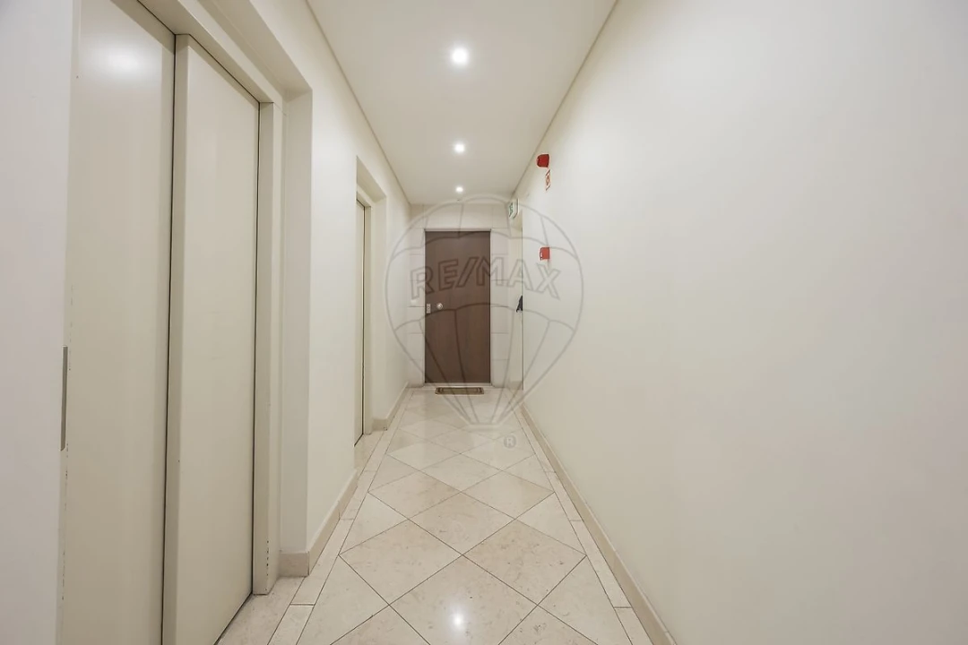 Apartamento T2 para Arrendamento em Algés, Linda-A-Velha e Cruz Quebrada-Dafundo Foto 6